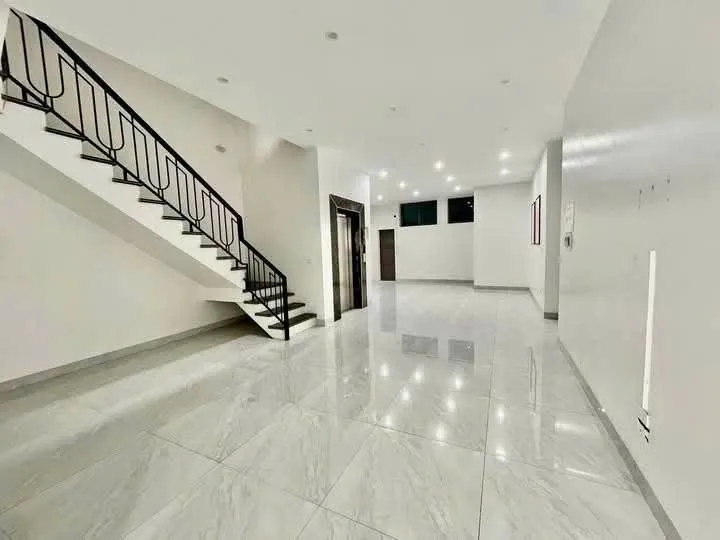 Cho thuê mặt bằng tầng 2 và tầng 3 mặt đường Nguyễn Thái Học – TP Vinh - Ảnh 1