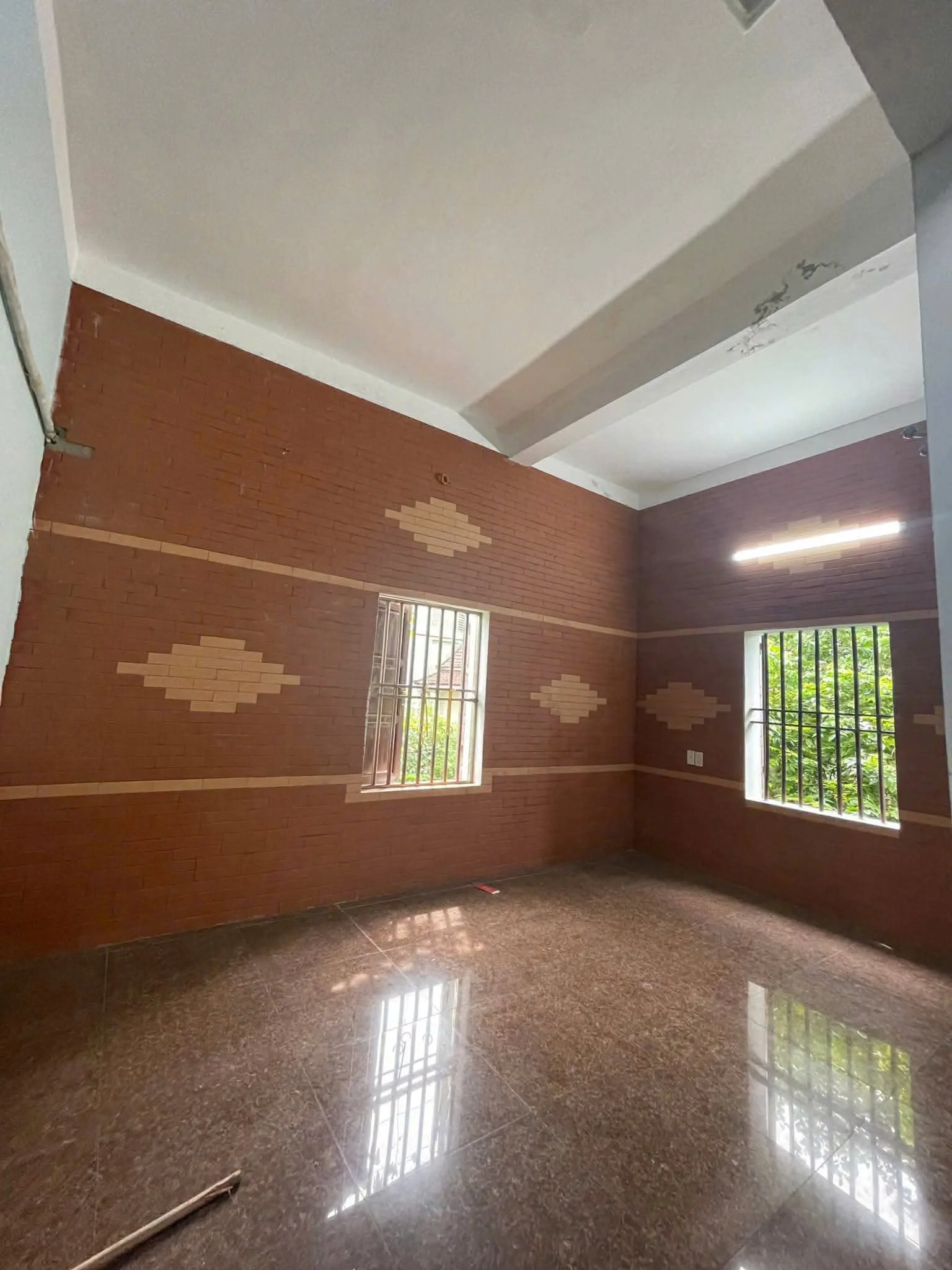 Cho thuê nhà ở 2,5 tầng phường Hưng Bình cũ - Ảnh 1