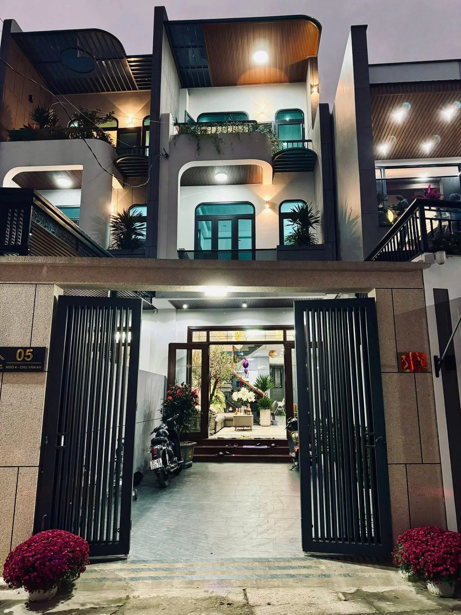 🏡 Nhà 3 tầng mới tinh, phường Thành Vinh, ngõ Chu Văn An thông Nguyễn Thái Học – DT 106,4m². - Ảnh 1