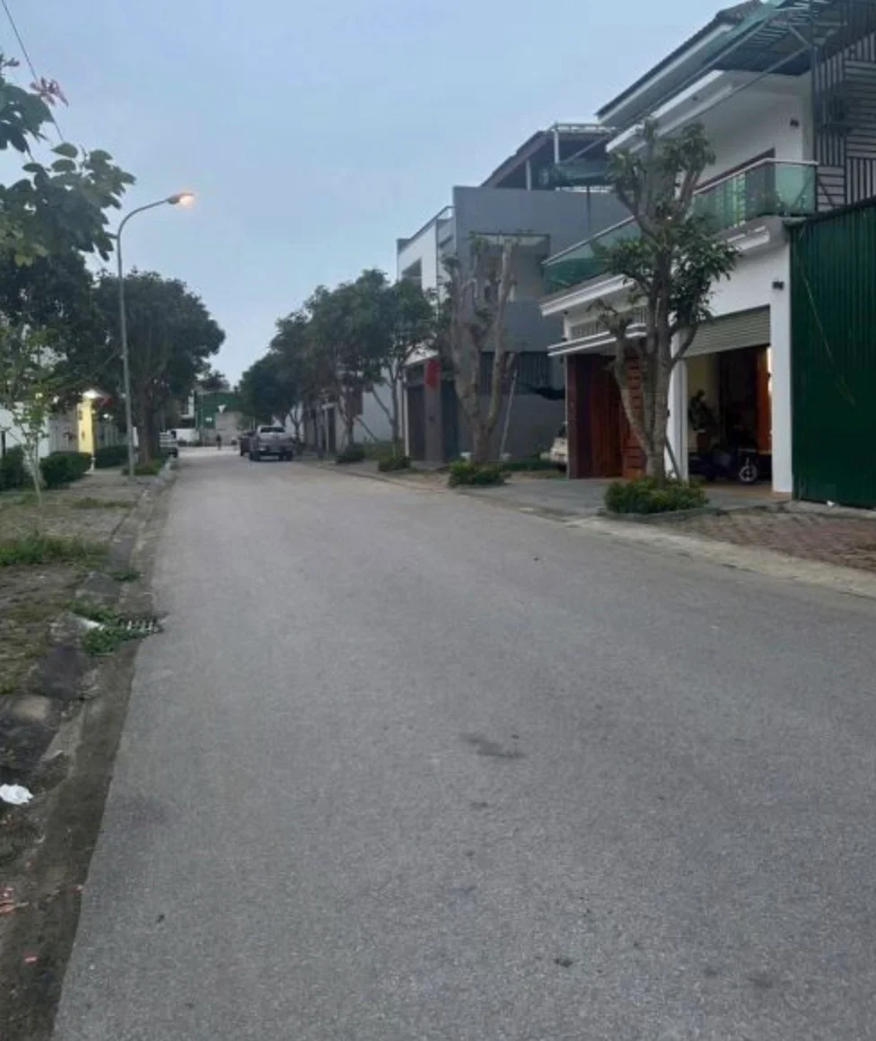 Bán 135m2 đất đẹp, mặt đường Nguyễn Ngọc Tuyết, phường Vinh Hưng, khối 9 - Quán Bàu - Ảnh 1