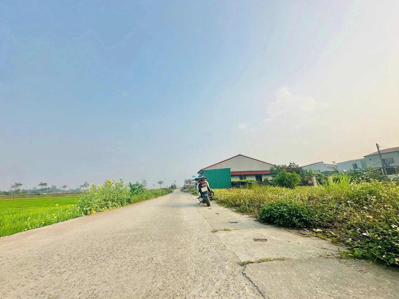 Lô đất đẹp Mai Lộc – Hưng Đông, diện tích: 102.4m², mặt tiền: 5m đẹp, cách đường 72m chỉ 60m. - Ảnh 1